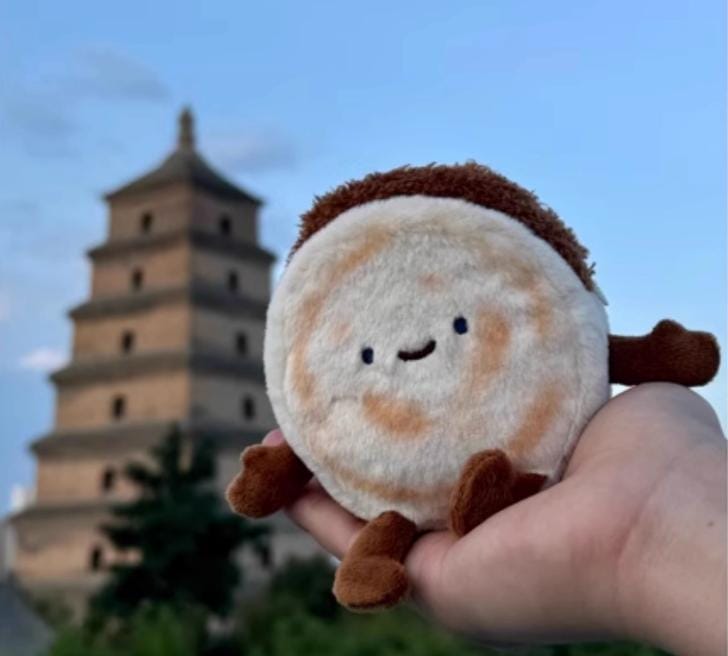 Memory in a Hug: Exploring Souvenir Ornament Toy Plush